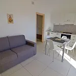 Toto 3*